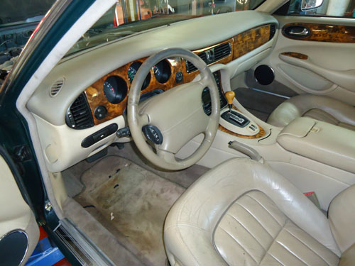 Jaguar XJ8 at European Car Performance